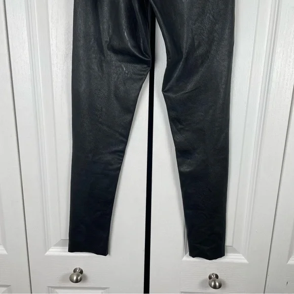 Evereve Commando 7/8 Faux Leather Leggings Womens XS Black Moto Goth Chic *Flaw* - Picture 7 of 14